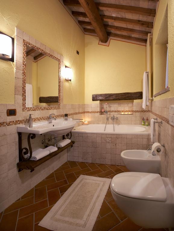 Casale Favilluta Guest House Petrignano Room photo